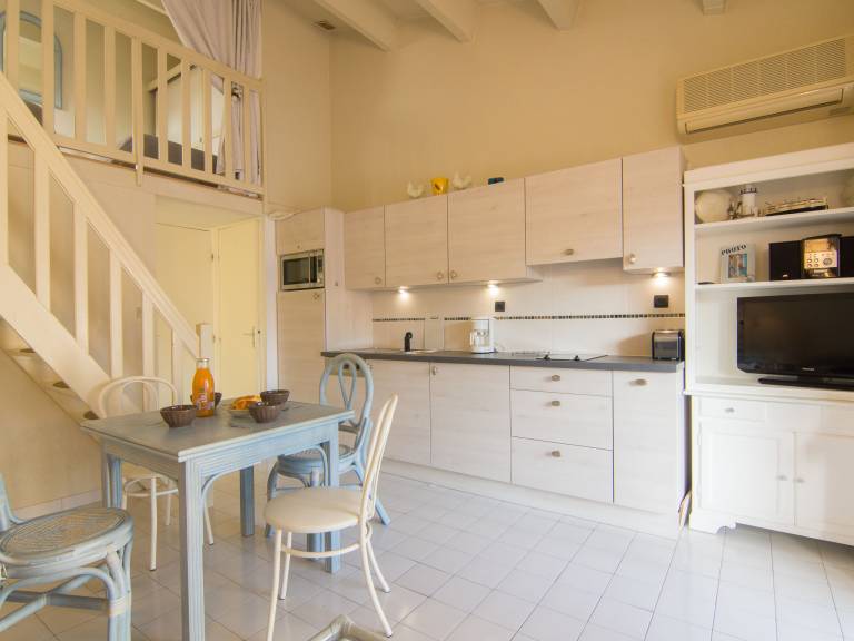 Pleasant vacation home with terrace & pool | Close to the beach | Pets allowed — photo 3