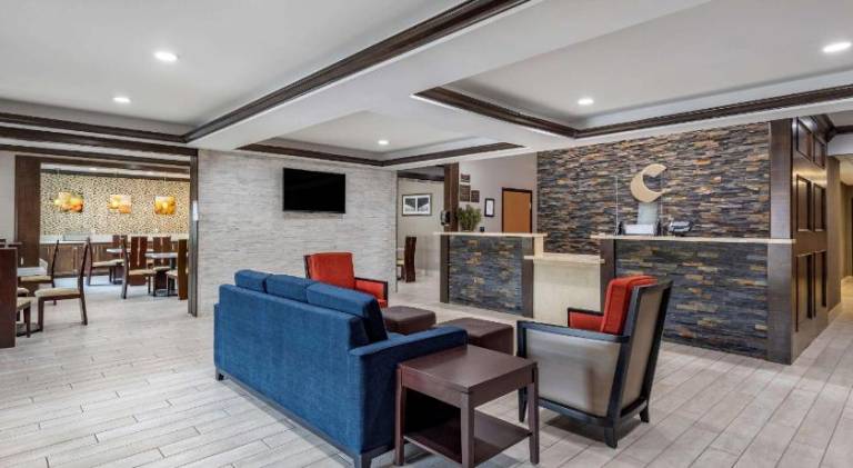 Comfort Inn & Suites North Little Rock JFK Blvd — photo 2
