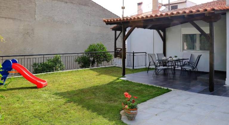 House with yard & patio | Perfect for remote work in Sithonia