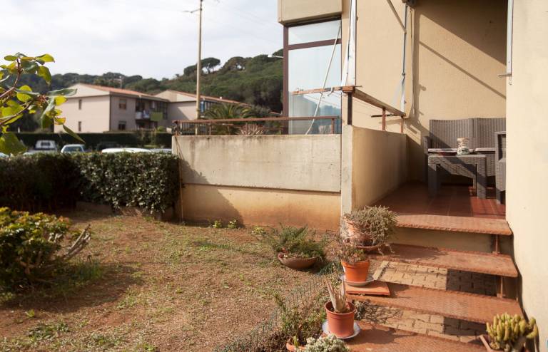 Rental apartment with garden & patio — photo 3