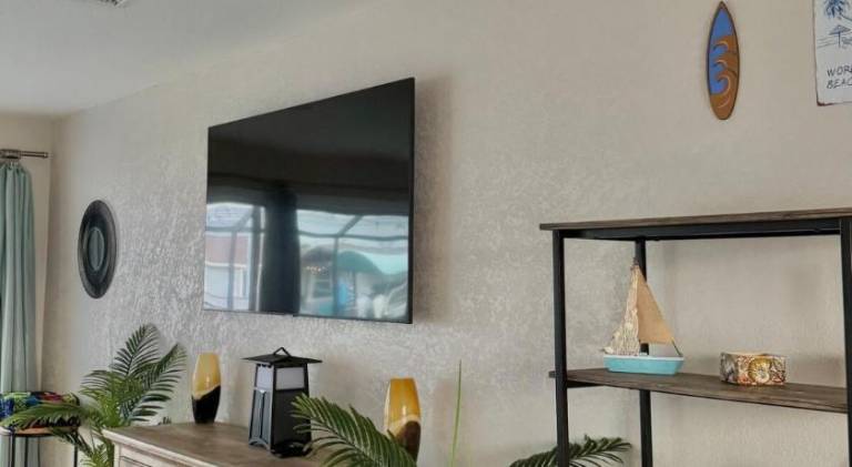 Vacation home with pool | Pets are welcome in Bradenton Beach, FL