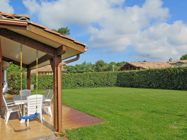 Villa with BBQ & garden — photo 2