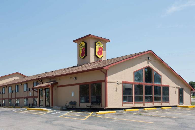 Super 8 By Wyndham Chadron Ne in Chadron, NE