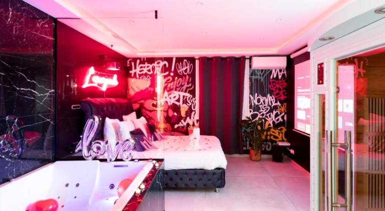 L'escapade - Jacuzzi & Sauna prives By SweetDreams in Cagnes-sur-Mer