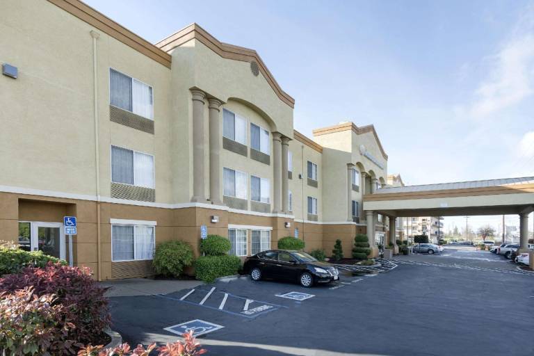 Comfort Inn & Suites Sacramento University Area