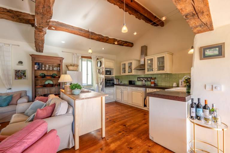 Child-friendly wonderful villa with yard, private pool & barbeque | Pets are welcome — photo 4