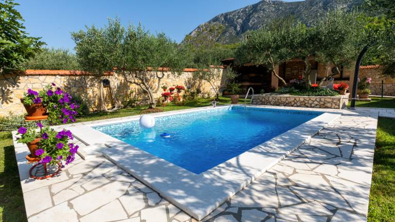 Fully equipped villa with patio, garden & private pool | Dogs allowed — photo 3