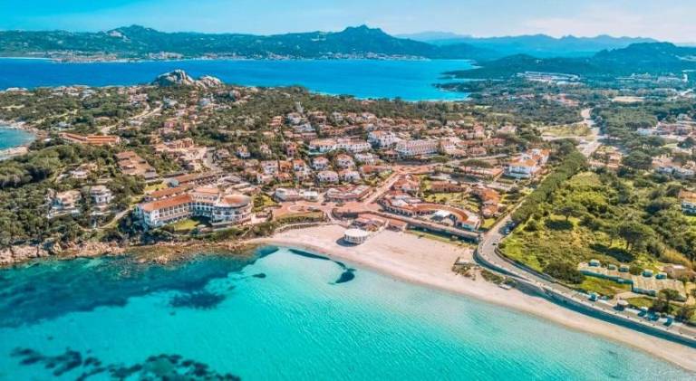 Vacation home with terrace | Close to the beach | Pets are welcome in Baja Sardinia