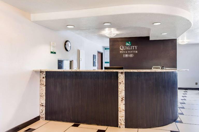 Quality Inn & Suites Albuquerque North near Balloon Fiesta Park — photo 4