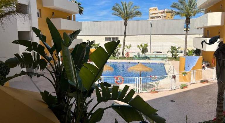 Rental apartment with private pool & terrace in Roquetas de Mar