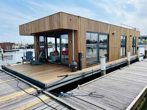 51 m² Hausboot