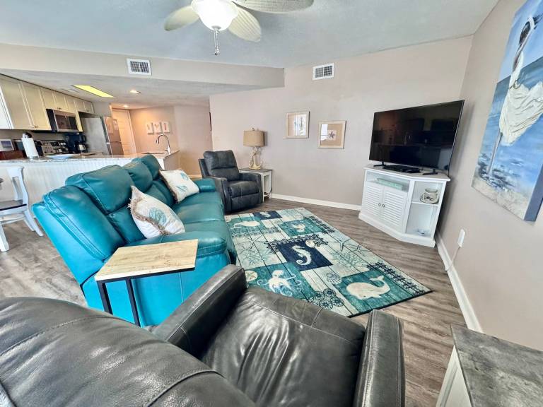 Child-friendly condo with barbecue & pool | Water view | Beach nearby | Pets allowed — photo 5