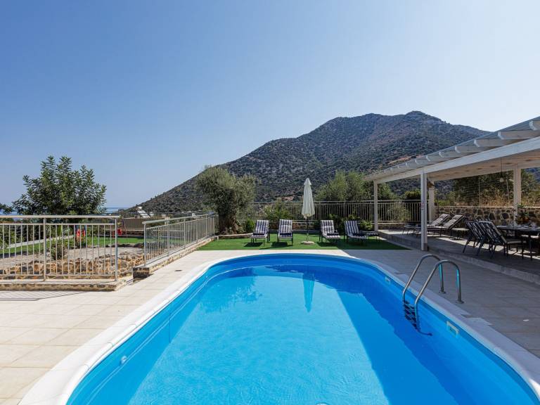 Fully equipped big house with barbeque, garden & private pool | Pets are welcome — photo 3