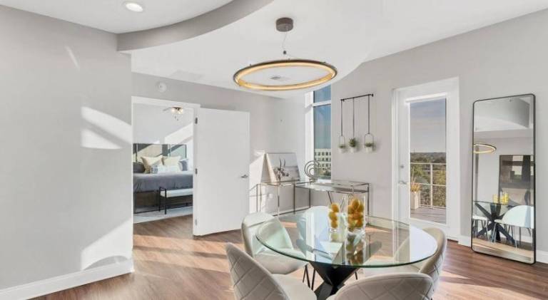 High-End Downtown Orlando Penthouse with Patio — photo 2