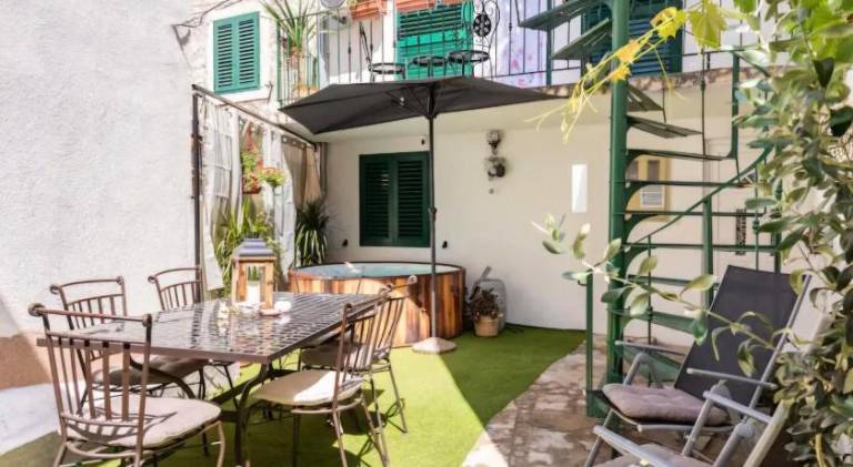 Family-oriented charming villa with garden, terrace & grill | Near Diocletian's Palace | Good for workation | Dogs allowed in Split