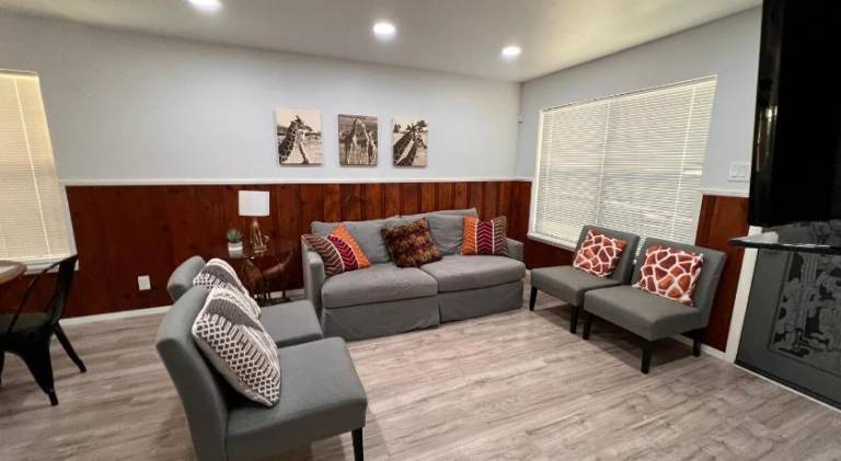 Fully equipped ample vacation home with patio, yard & barbeque | Perfect for remote work | Pets are welcome — photo 3