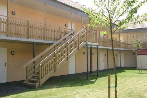 Serviced apartment with yard — photo 4