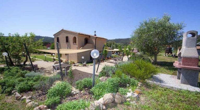 Lovely apartment with barbecue & yard | Pets are welcome in Campo nell'Elba