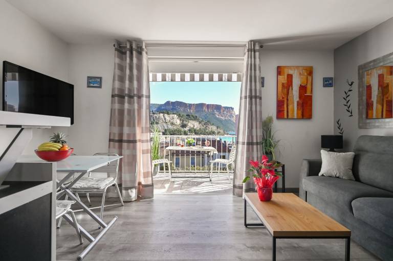 Apartment 'Le Panorama' with Sea View, Balcony, Wi-Fi and Parking — photo 2