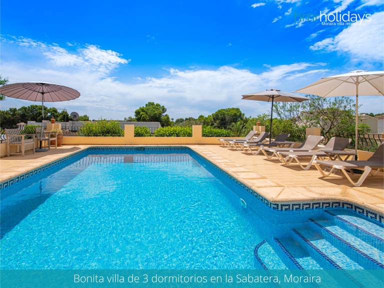 Villa with private pool, garden & BBQ in Mora
