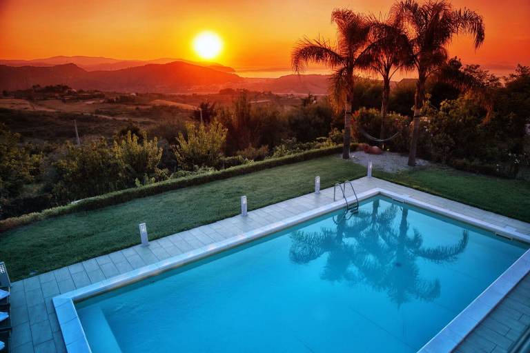 Children-friendly big villa with jacuzzi, garden & grill | Suitable for remote work | Pet-friendly — photo 5