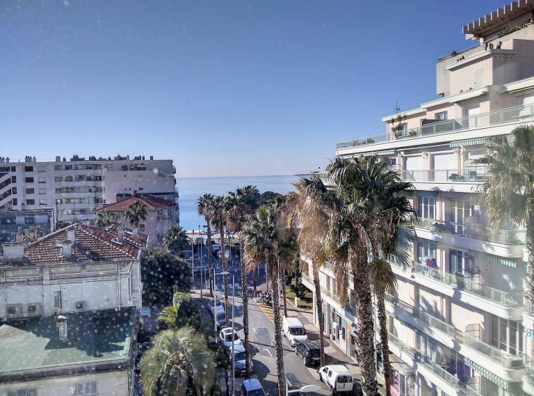 Holiday apartment with terrace & garden in Antibes