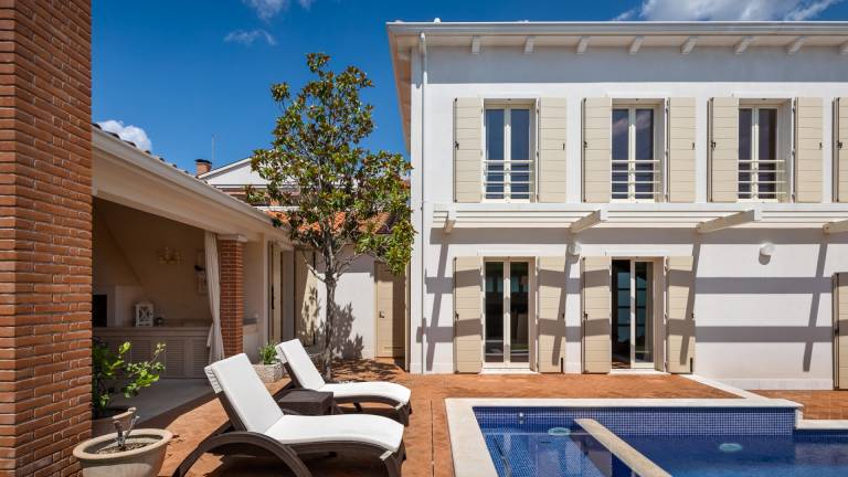 Villa with yard, BBQ & terrace in Tar-Vabriga
