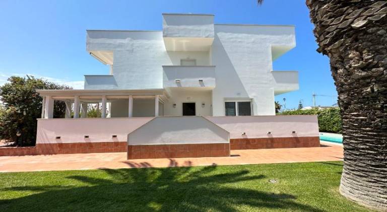 Pleasant villa with pool | Pet-friendly in Bari