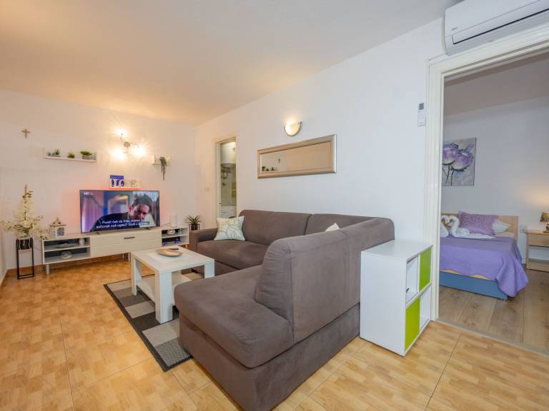 Ferienwohnung in Veliko Brdo, Tučepi für max. 3 Personen Ferienwohnung in Veliko Brdo, Tučepi für max. 3 Personen