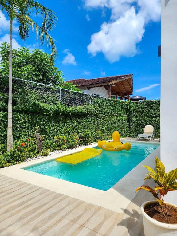 House with yard, BBQ & pool — photo 3