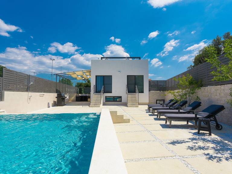 Fully equipped house with terrace, private pool & BBQ | Pets allowed in Pula
