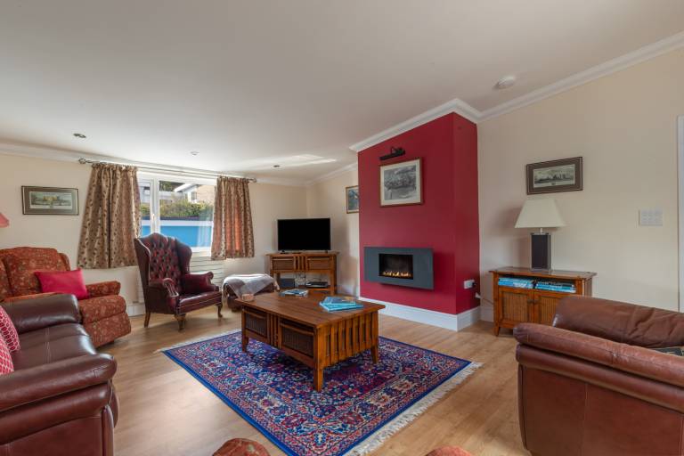 Family-friendly nice cottage with terrace & yard | Water view | Close to the beach | Suitable for remote work | Pets allowed in Tenby