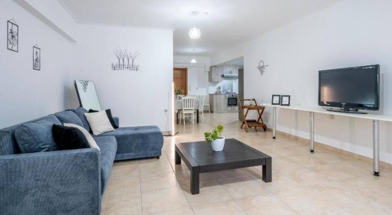 Fully equipped wonderful vacation home with BBQ, yard & terrace | Suitable for remote work | Pet-friendly — photo 2