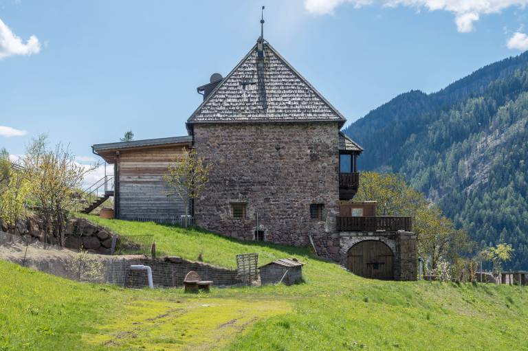 Apartment "Stofnerhof Turmgemach" with Mountain View, Private Terrace & Wi-Fi — photo 3