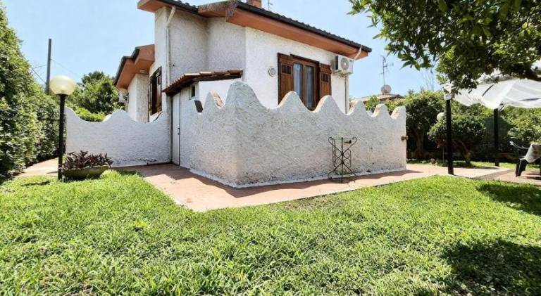 House with 3 rooms for 9 persons in Sperlonga