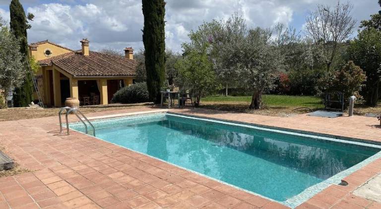House with pool — photo 3