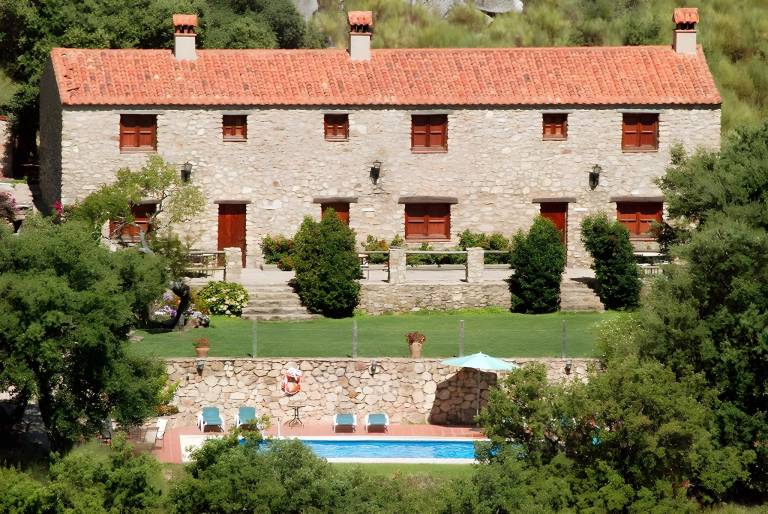 House with garden, barbecue & private pool in Cáceres