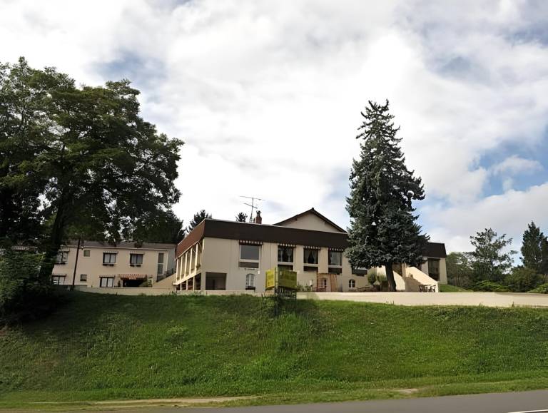 Logis Hotel Le Prieure in Chateauroux
