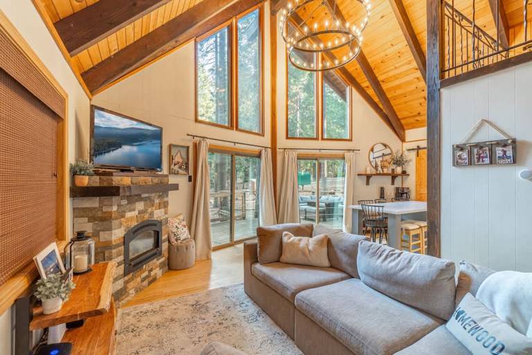 Family-oriented beautiful apartment with fast internet & barbeque | Mountain view | Pets are welcome in South Lake Tahoe, CA