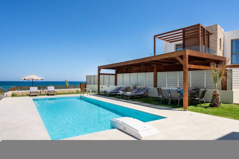 Family-oriented lovely villa with garden & pool | Beach nearby | Pets are welcome — photo 2