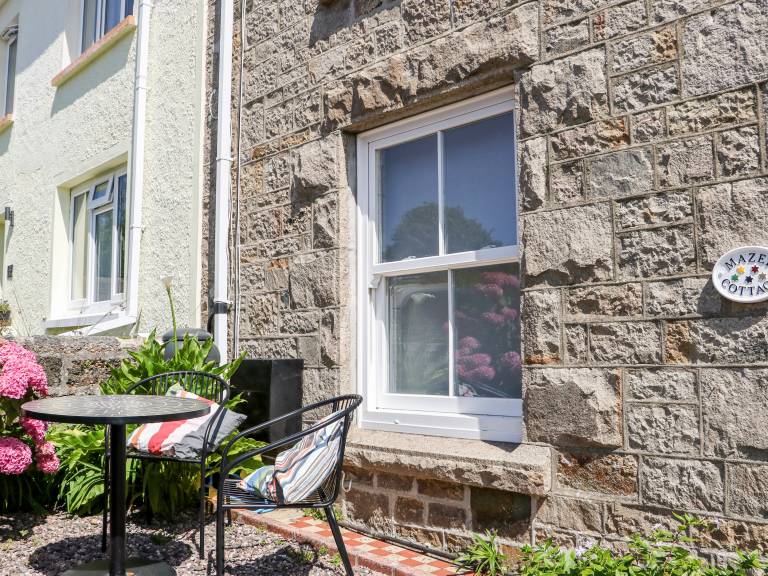 Children-friendly beautiful cottage with patio & garden | Beach view | Pet-friendly — photo 2