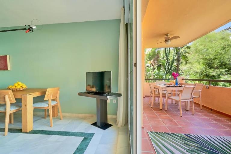 Holiday apartment with pool — photo 5