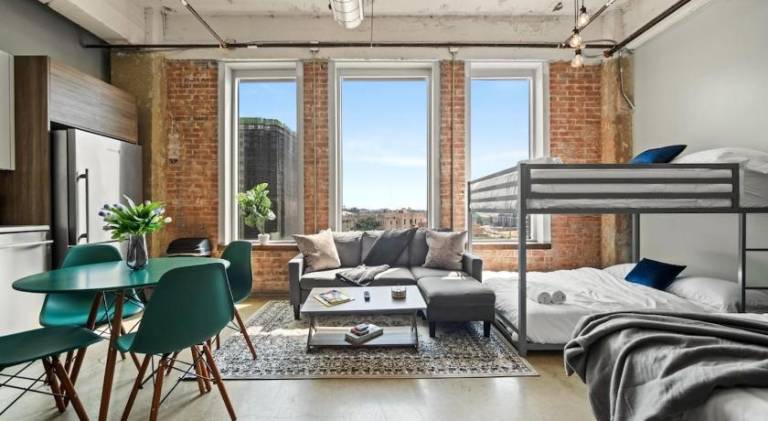 Beautiful Downtown Apartment with Pool, Laundry, Parking in Dallas, TX