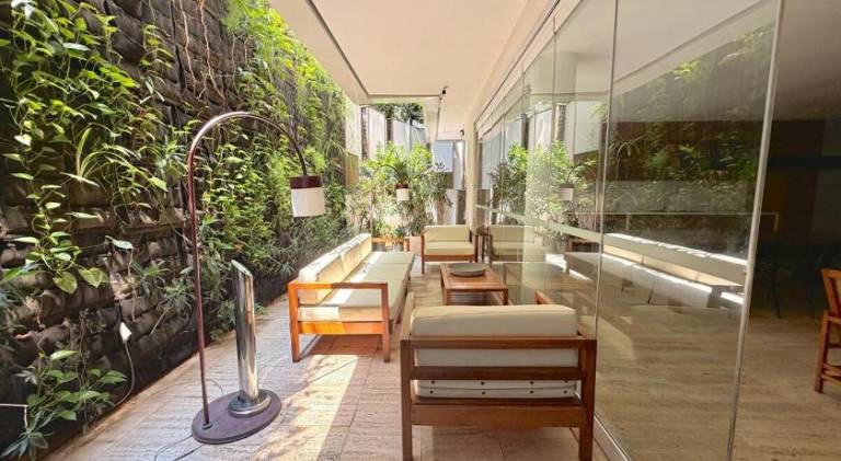 Apartment with pool — photo 4