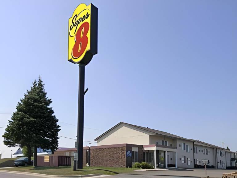 Super 8 By Wyndham Owatonna
