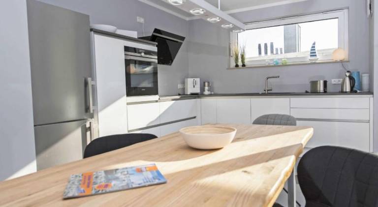 Haus Konigsstuhl in Sellin - Penthouse mit Kamin und Balkon — photo 4