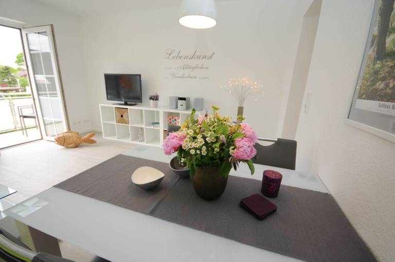 Kleine, aber feine 2-Zimmer-Wohnung in Strandnähe mit Strandkob, Hund und WLAN in Groemitz