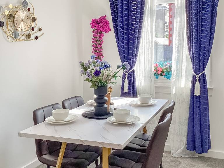 Family-oriented cottage with yard | River view | Pets allowed — photo 3