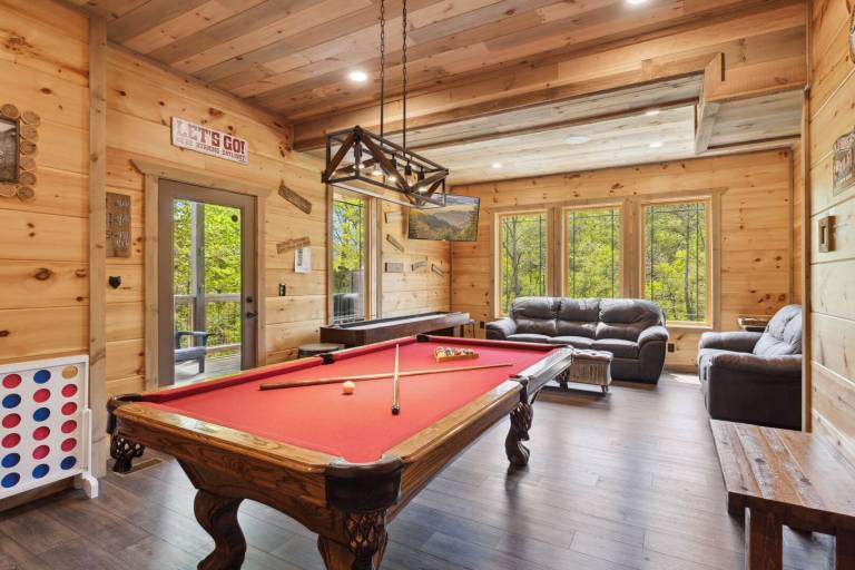 Peaceful Pines - Dog-Friendly 5 Bedroom Peaceful Paradise — photo 4