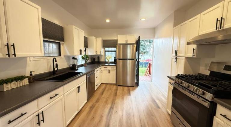 Modern Duplex with 6 beds and Sofa bed in Miracle Mile Longwood — photo 3